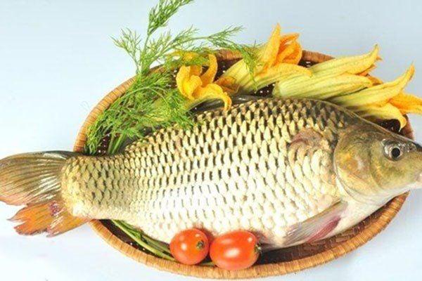 Bà bầu bắt được cá chép