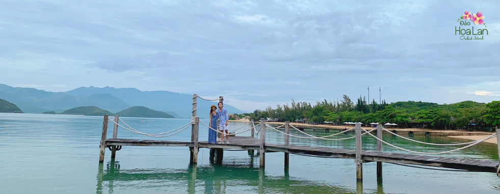 Giải Mã Giấc Mơ Thấy Gà Trống: Điềm Báo và Số Đề May Mắn