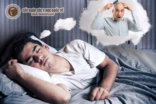 Nằm Mơ Thấy Rắn Hổ Mang Cắn: Điềm Báo Gì?