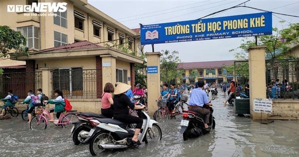 Bơi trong biển nước đục ngầu