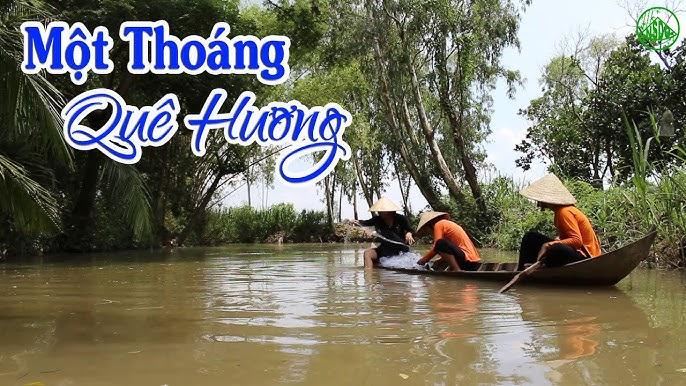 Bơi xuồng trên sông êm đềm