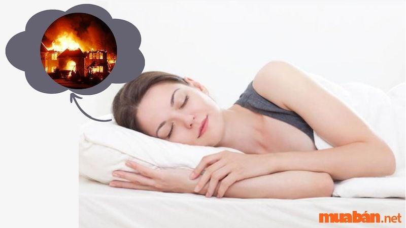 Giải Mã Giấc Mơ Thấy Cá Trắm Lớn và Con Số May Mắn
