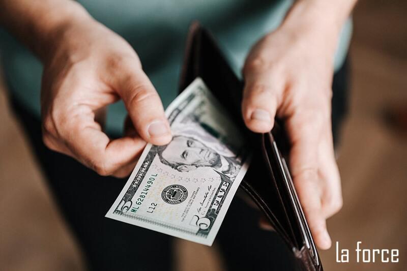 Nằm mơ thấy ví tiền cháy đen
