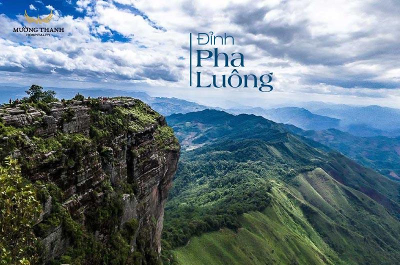 Đứng trên đỉnh núi cao trong giấc mơ