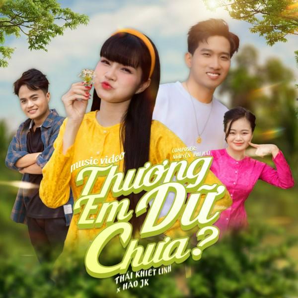 Lúa trổ bông chín vàng