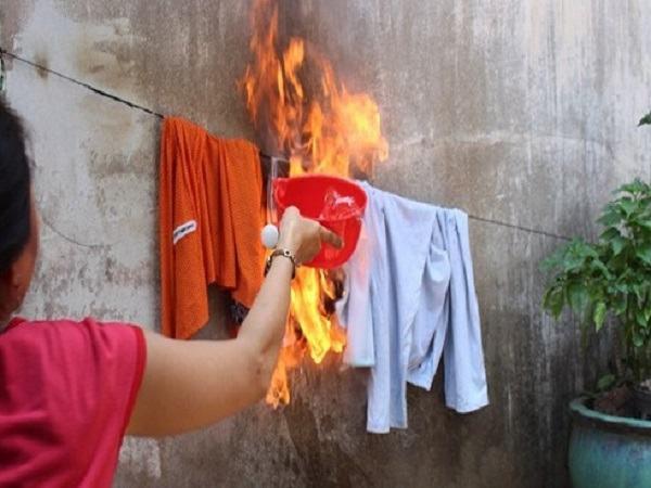 Mơ thấy quần áo mình bị cháy