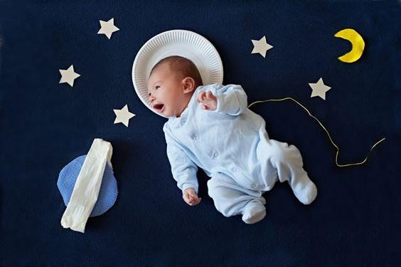 Nằm mơ thấy ẵm em bé trai cười