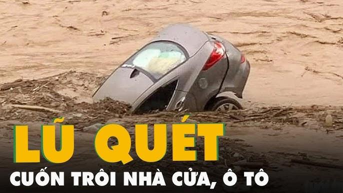 Nước lũ cuốn trôi nhà cửa